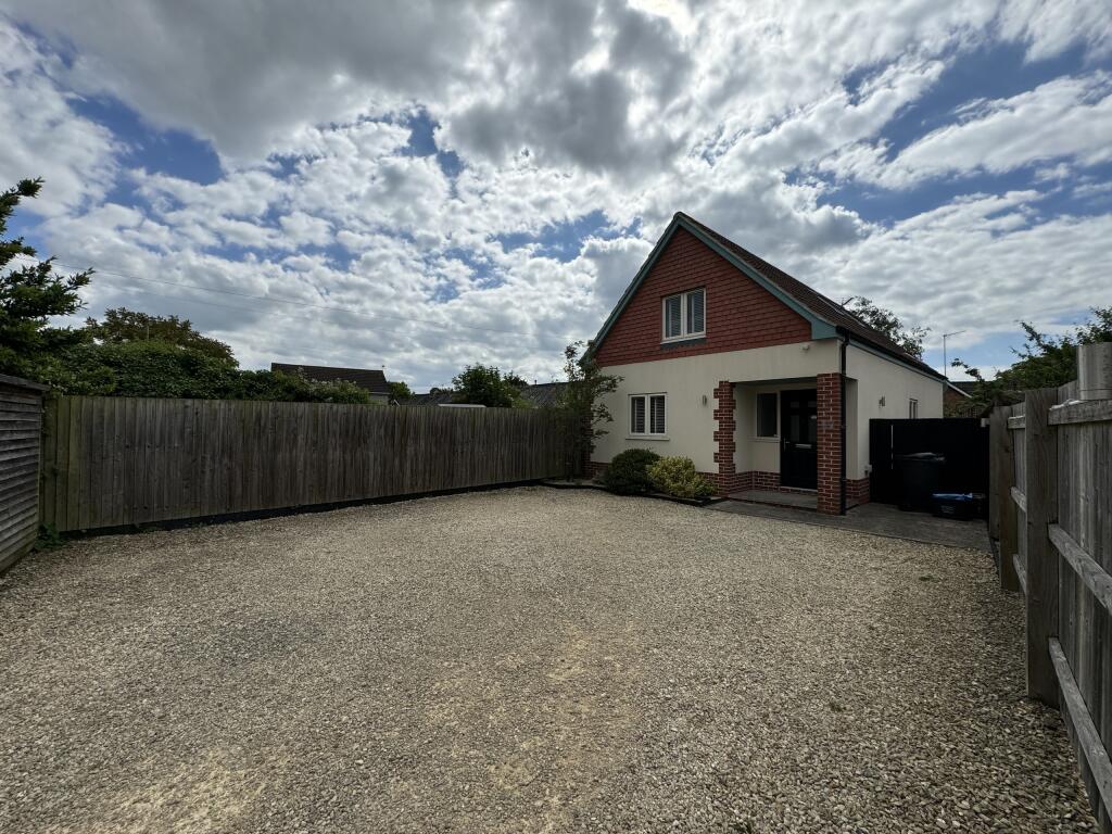 3 bedroom chalet for rent in Leigh View, 30a Leigh Road, Street