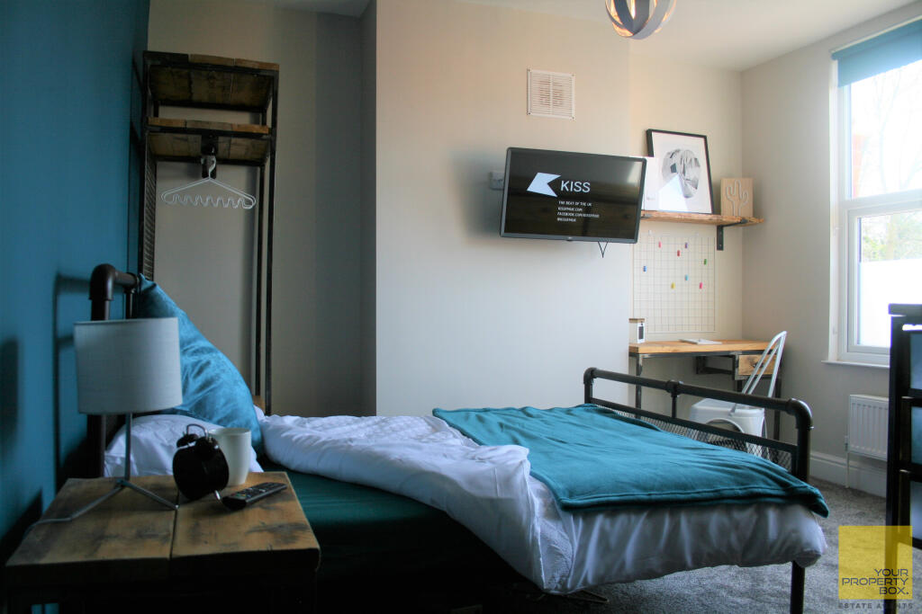 Main image of property: 1 Double En-suite Room - Professionals - Tunnel Hill, Worcester