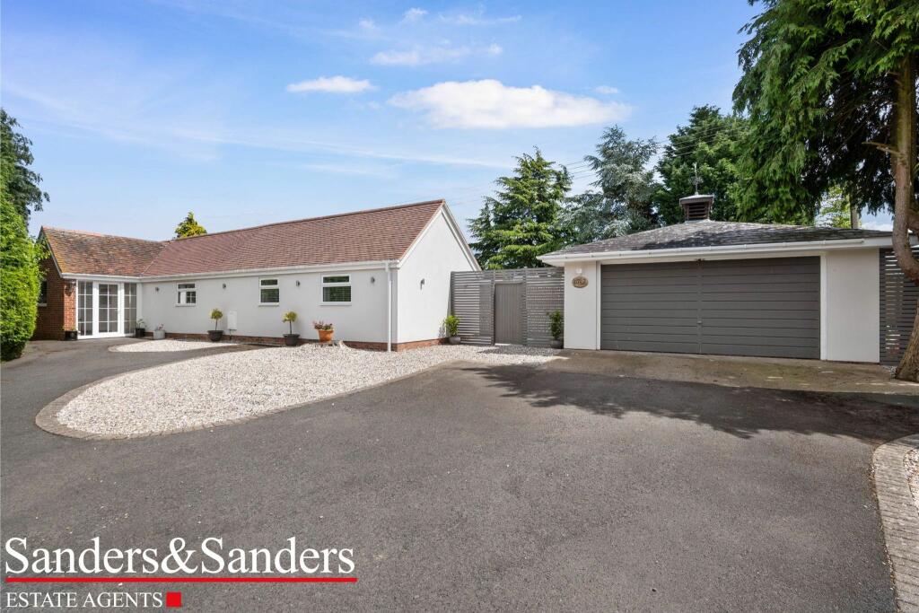 4 bedroom detached house for sale in Long Barn, Mill Lane, Oversley