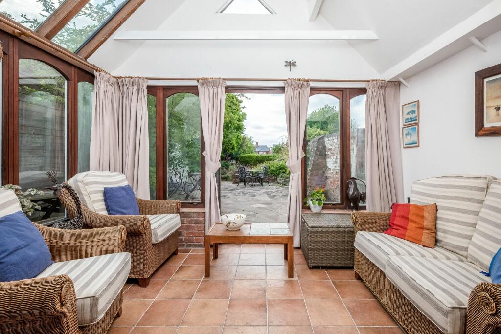 Additional property image - Greyhound House, Henley Street, Alcester, B49