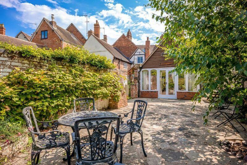 Additional property image - Greyhound House, Henley Street, Alcester, B49