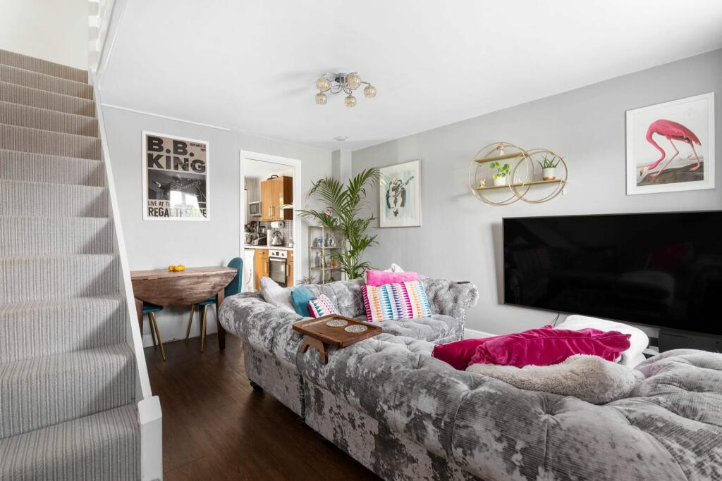 Additional property image - Devonish Close, Alcester, B49