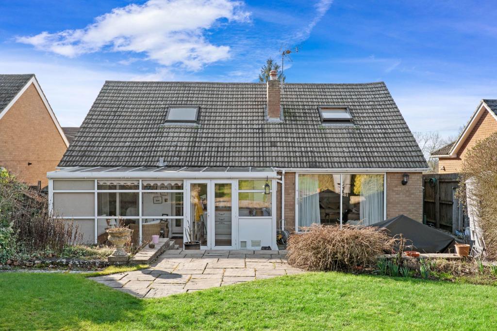 4 bedroom detached bungalow for sale in Oak Tree Lane, Cookhill, Alcester, B49