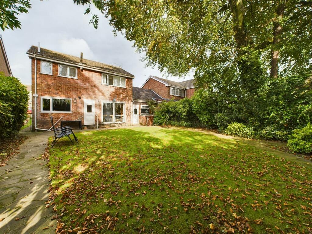 3 bedroom link detached house for sale in Denton Gardens, Ackworth, WF7