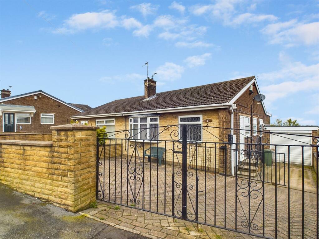 3 bedroom semidetached bungalow for sale in Springvale Rise, Hemsworth