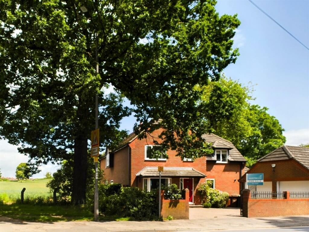 4 bedroom detached house for sale in Carleton Road, Pontefract, WF8