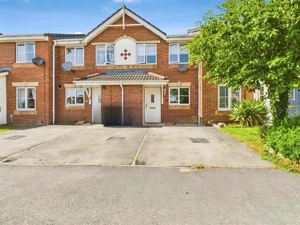 Main image of property: Hebble Oval, South Elmsall, Pontefract