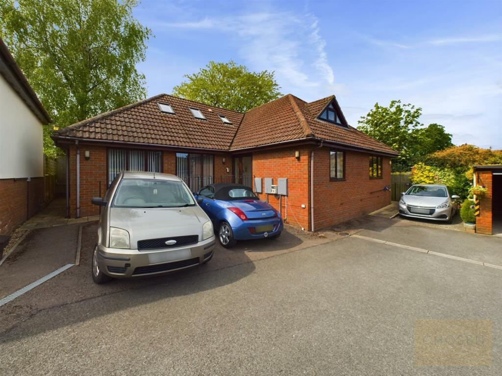2 bedroom retirement property for sale in The Manor, Church Road, Churchdown, Gloucester, GL3