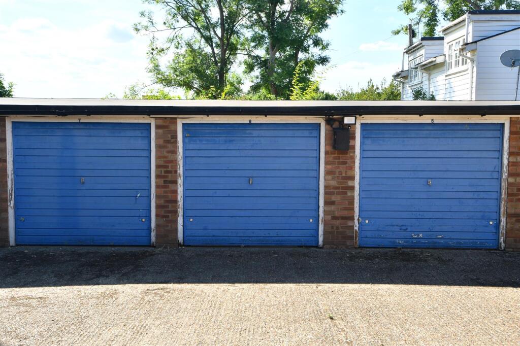 Main image of property: Moss Hall Grove, North Finchley, N12