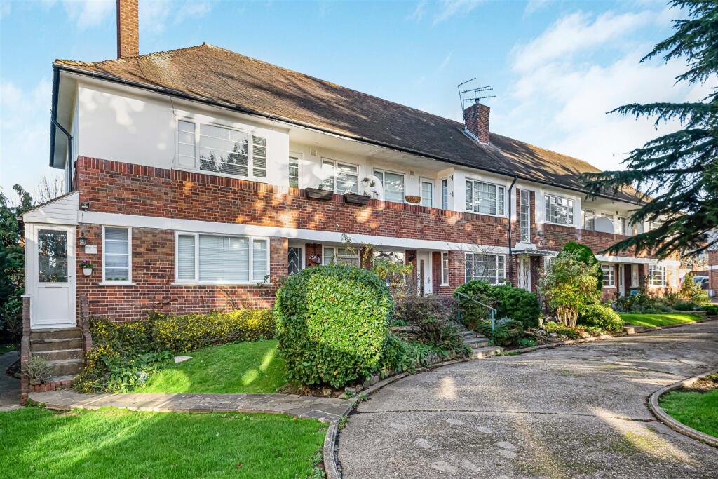 Main image of property: Nether Street, North Finchley, N12