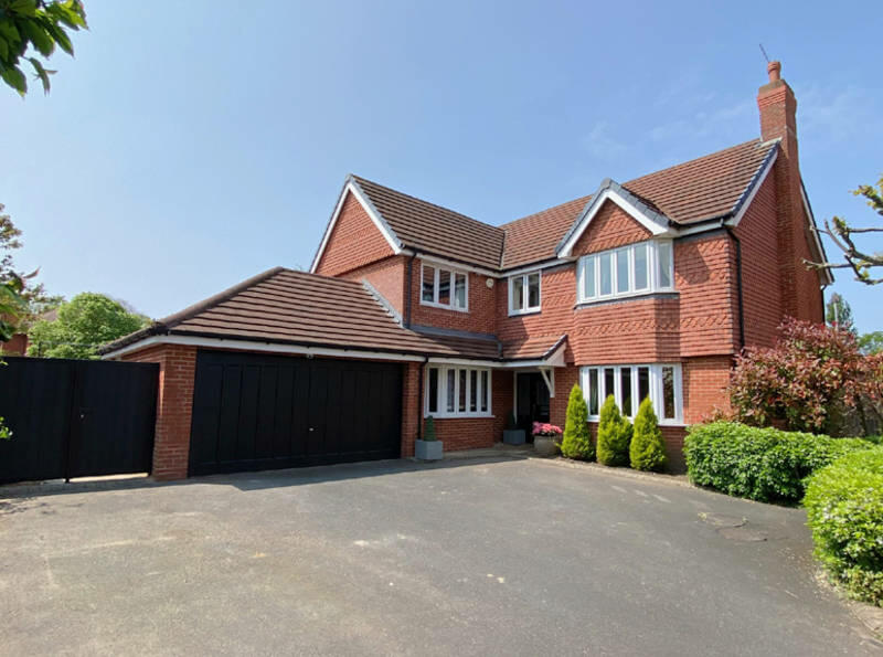 5 bedroom detached house for sale in Farriers Way Poultonlefylde