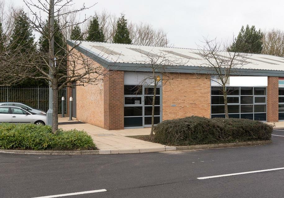 Industrial park to lease in 887 Plymouth Road, Slough Trading Estate