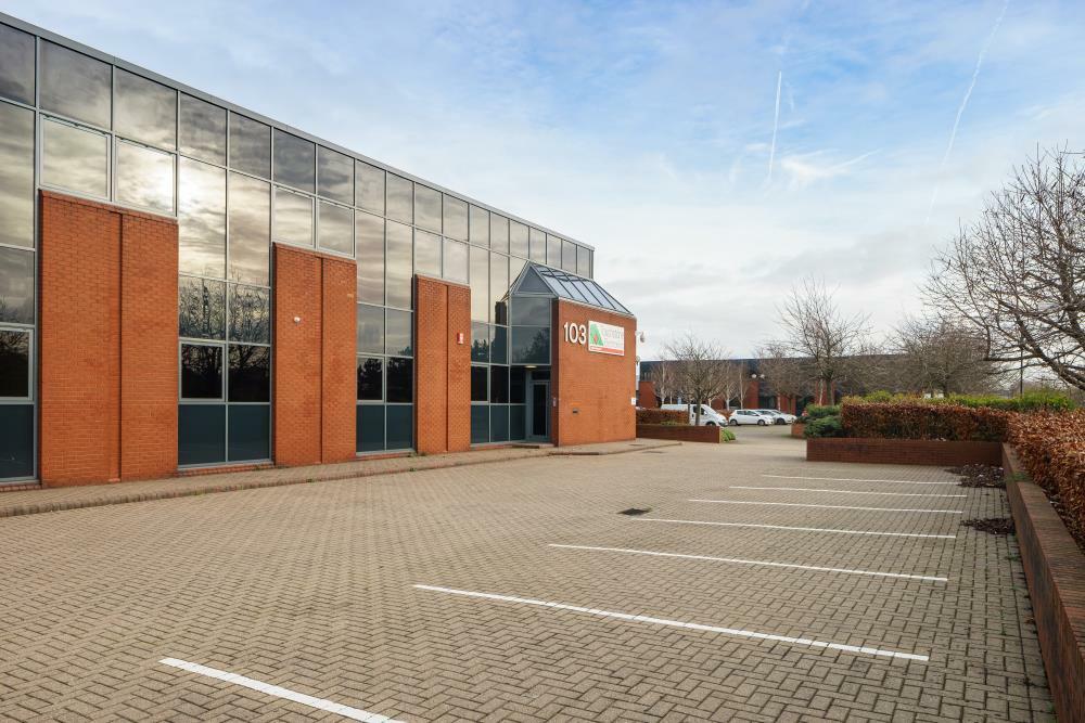 Industrial park to lease in 103 Buckingham Avenue, Slough Trading