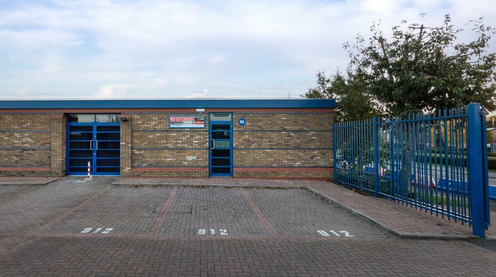 Industrial park to lease in 912 Yeovil Road, Slough Trading Estate
