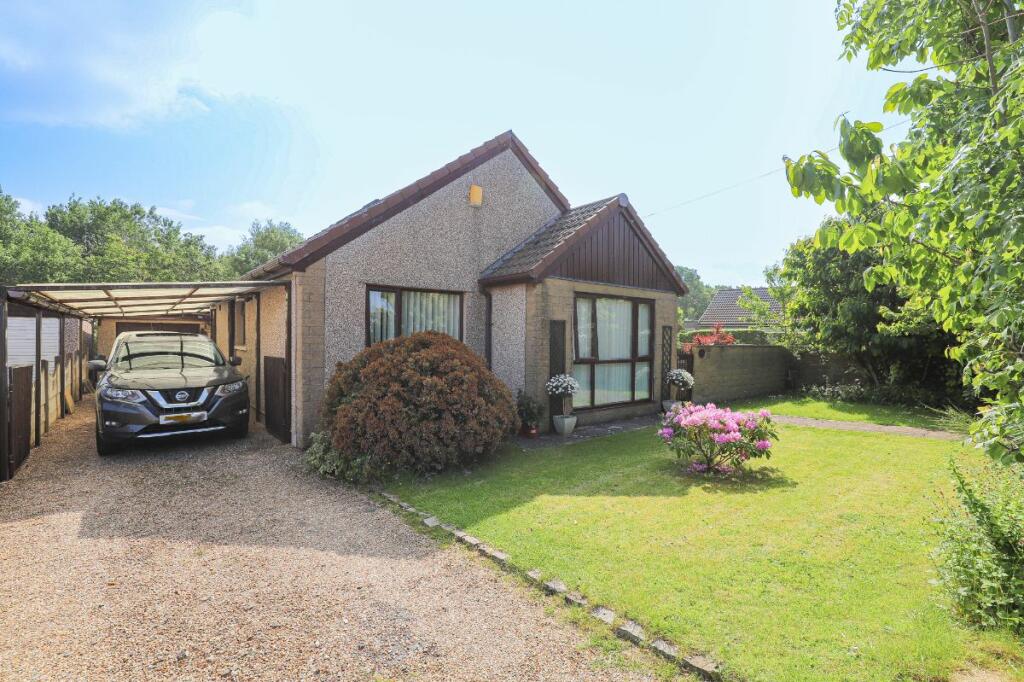 4 bedroom bungalow for sale in Levens Drive, Heysham, Morecambe, LA3