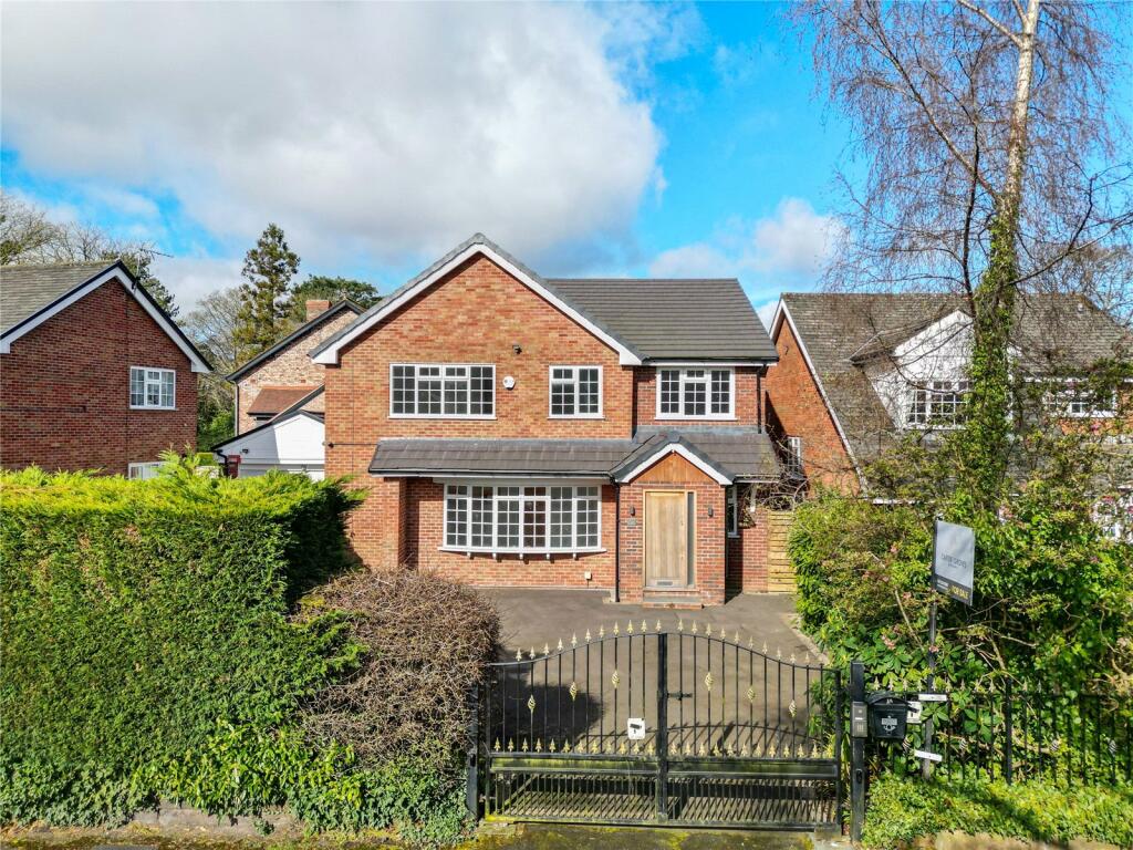 5 bedroom detached house for sale in Carlton Road, Hale, Cheshire, WA15