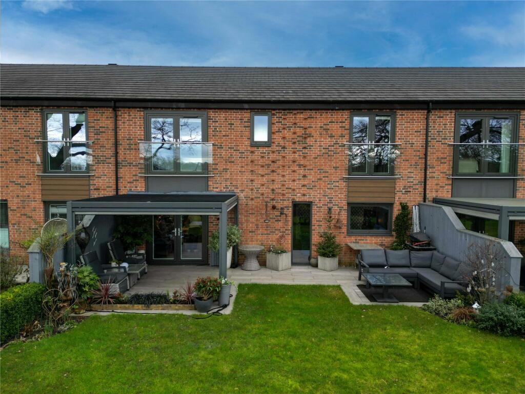 4 bedroom terraced house for sale in West Lane, High Legh, Cheshire, WA16
