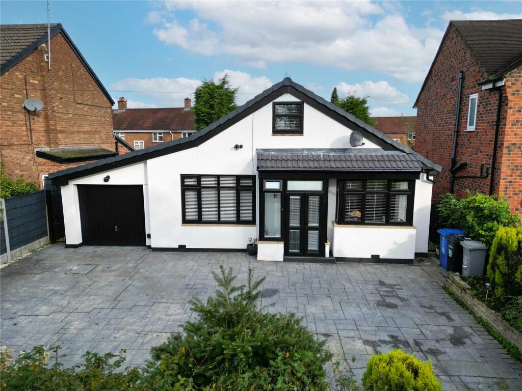 3 bedroom bungalow for sale in Ridgeway Road, Timperley, Cheshire, WA15