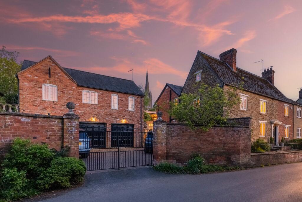 Main image of property: Bulls Lane, King’s Sutton, OX17