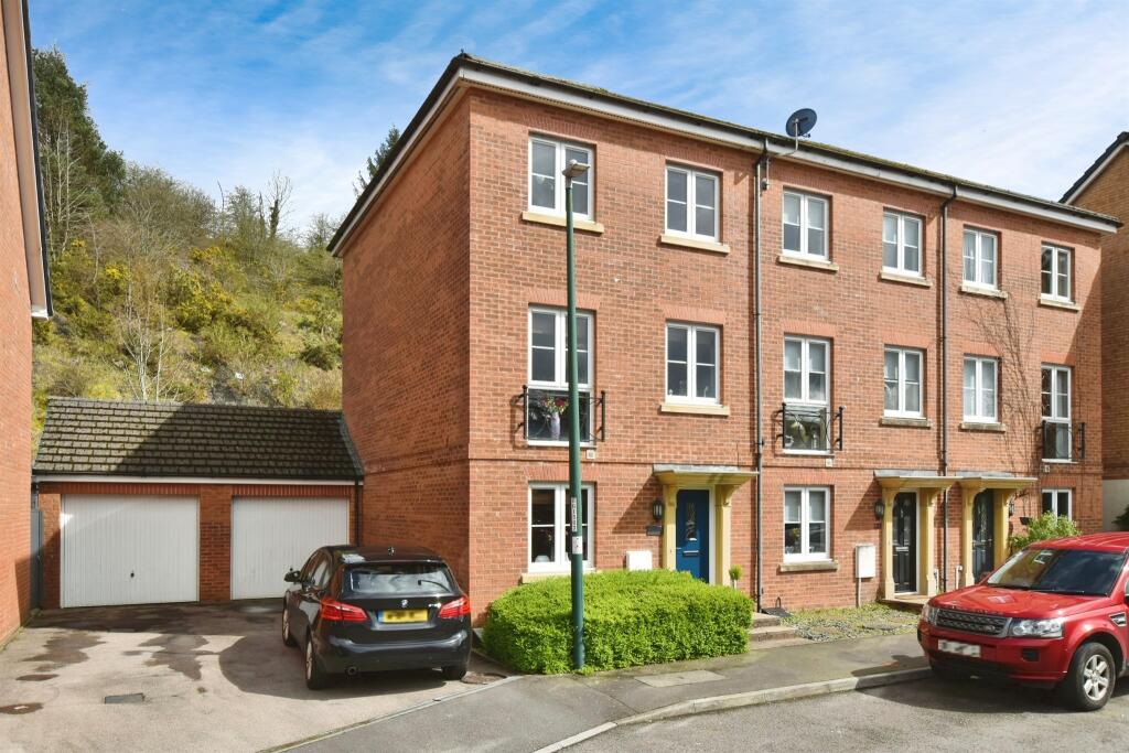 4 bedroom town house for sale in Heol Cae Ffwrnais, Ebbw Vale, NP23