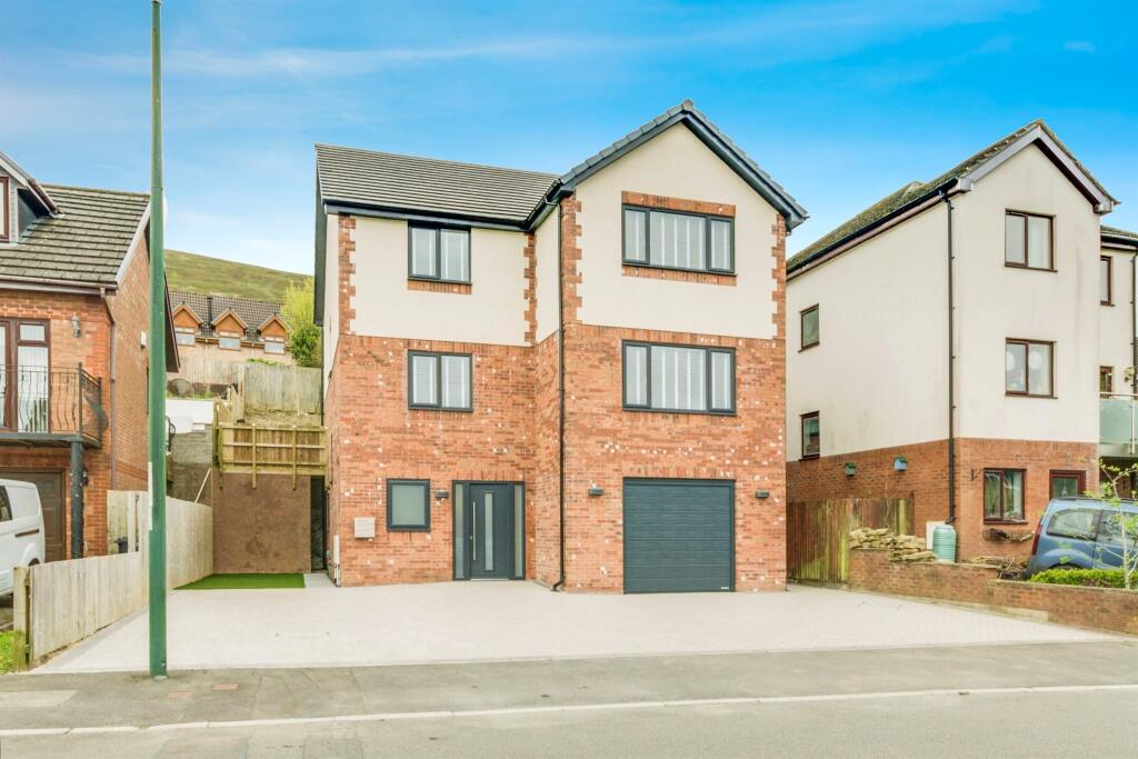 5 bedroom detached house for sale in Woodland Walk, Blaina, Abertillery