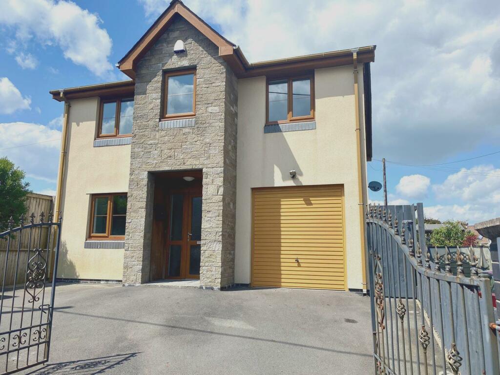 4 bedroom detached house for sale in Rhigos Road, Hirwaun, Aberdare, CF44