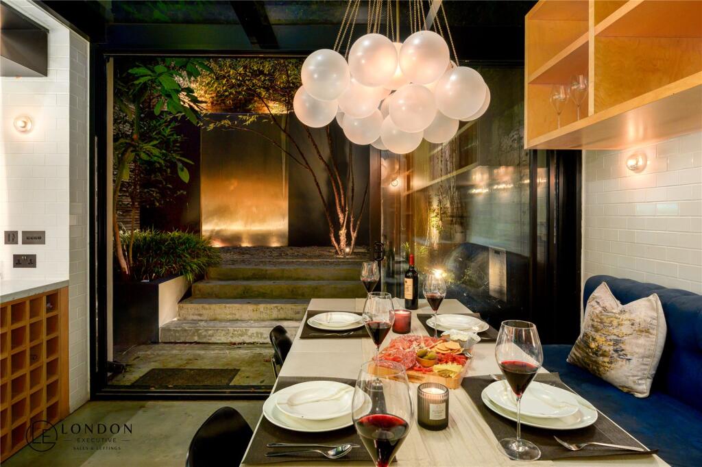 Main image of property: Gloucester Place, London, NW1