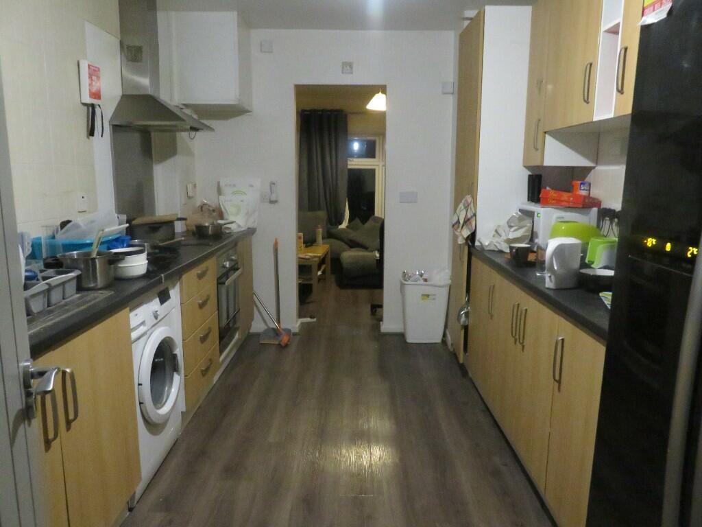 5 bedroom semidetached house for rent in Oundle Drive, Nottingham, Nottinghamshire, NG8