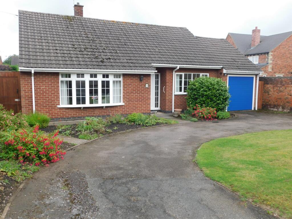 3 bedroom bungalow for sale in Mount Road, Castle Gresley, DE11