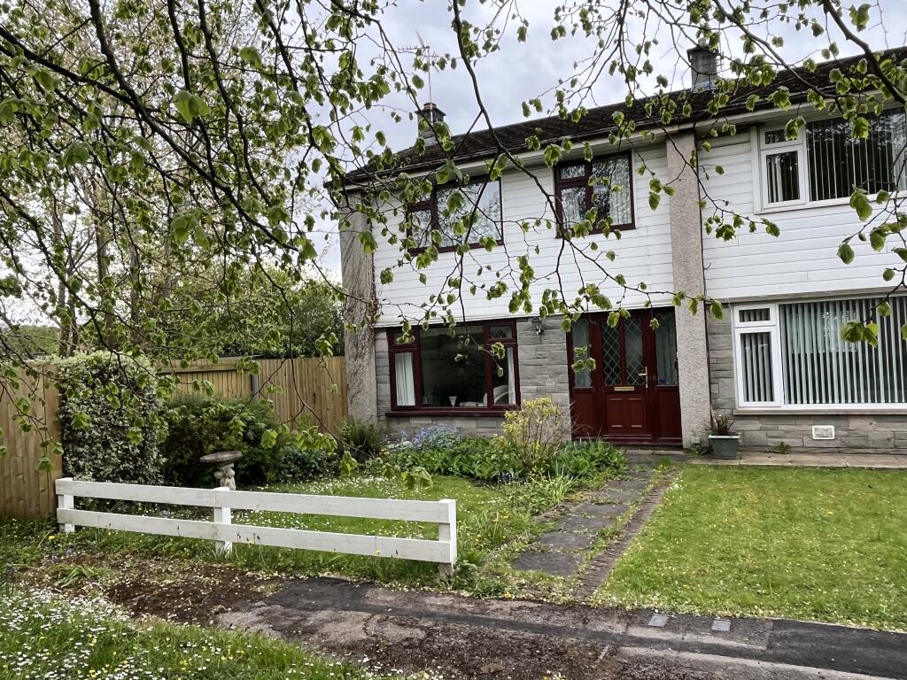3 bedroom end of terrace house for sale in St. Donats Close, Dinas