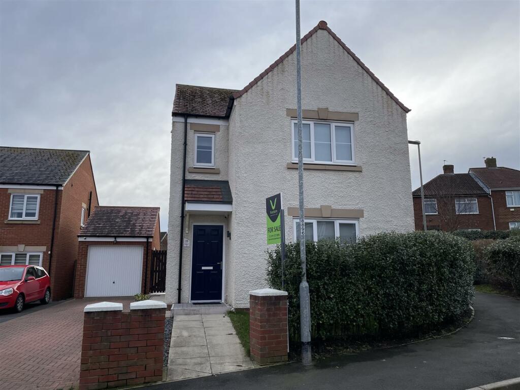 3 bedroom detached house for sale in Sandringham Way, Newfield, Chester