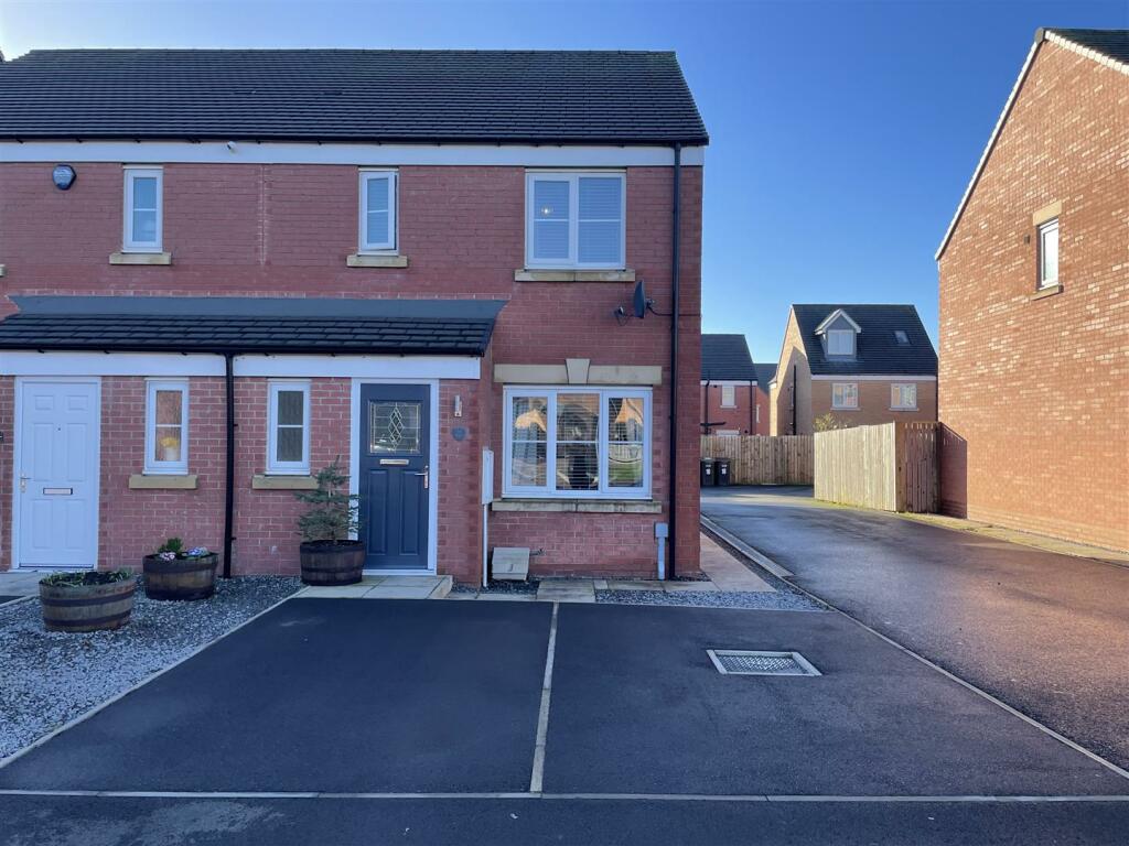 3 bedroom semidetached house for sale in Highgrove Court, Newfield