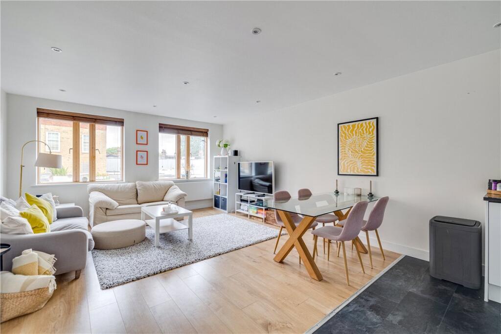 Main image of property: Clapham Common South Side, London, SW4