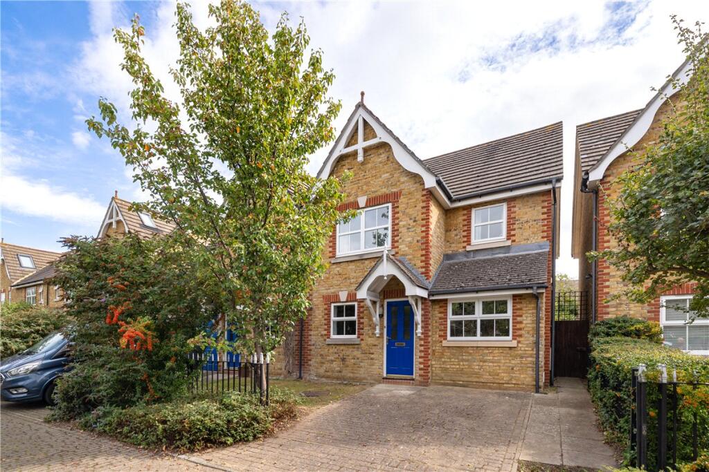 Main image of property: Victoria Mews, Earlsfield, SW18
