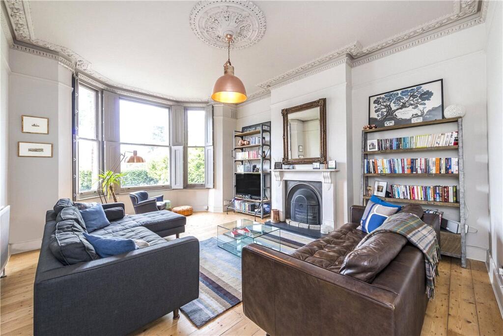 Main image of property: Earlsfield Road, London, SW18