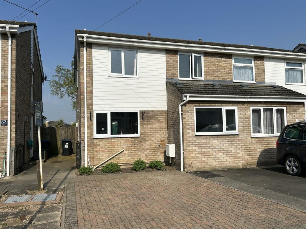 4 bedroom semidetached house for sale in Guntons Close, Soham, Ely, CB7