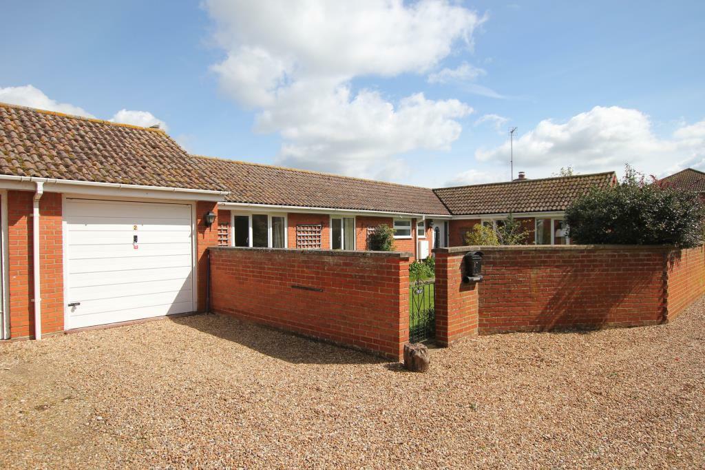 2 bedroom link detached house for sale in Lodge Gardens, Haddenham, Ely