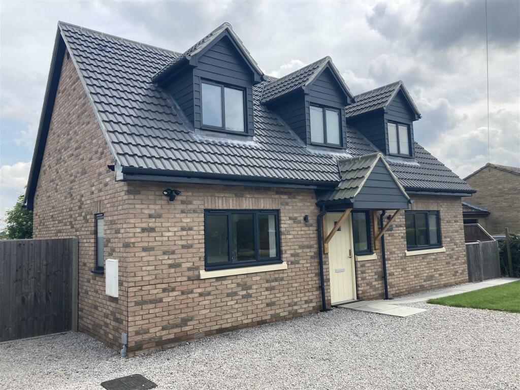 2 bedroom detached bungalow for sale in Main Street, Pymoor, CB6