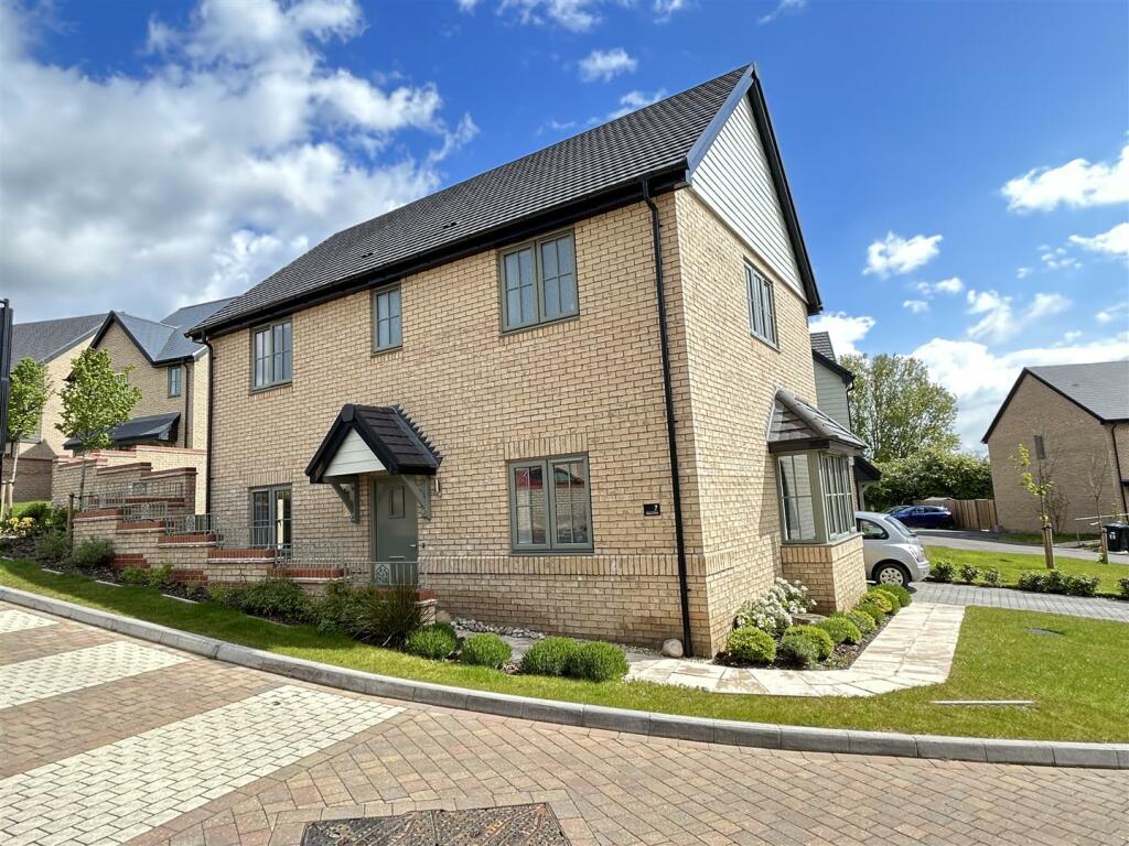 3 bedroom detached house for sale in Walnut Drive, Haddenham, Ely, CB6