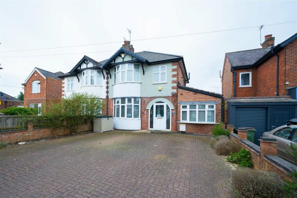 3 bedroom semi-detached house for sale in Aylestone Lane, Wigston, Leicester, LE18