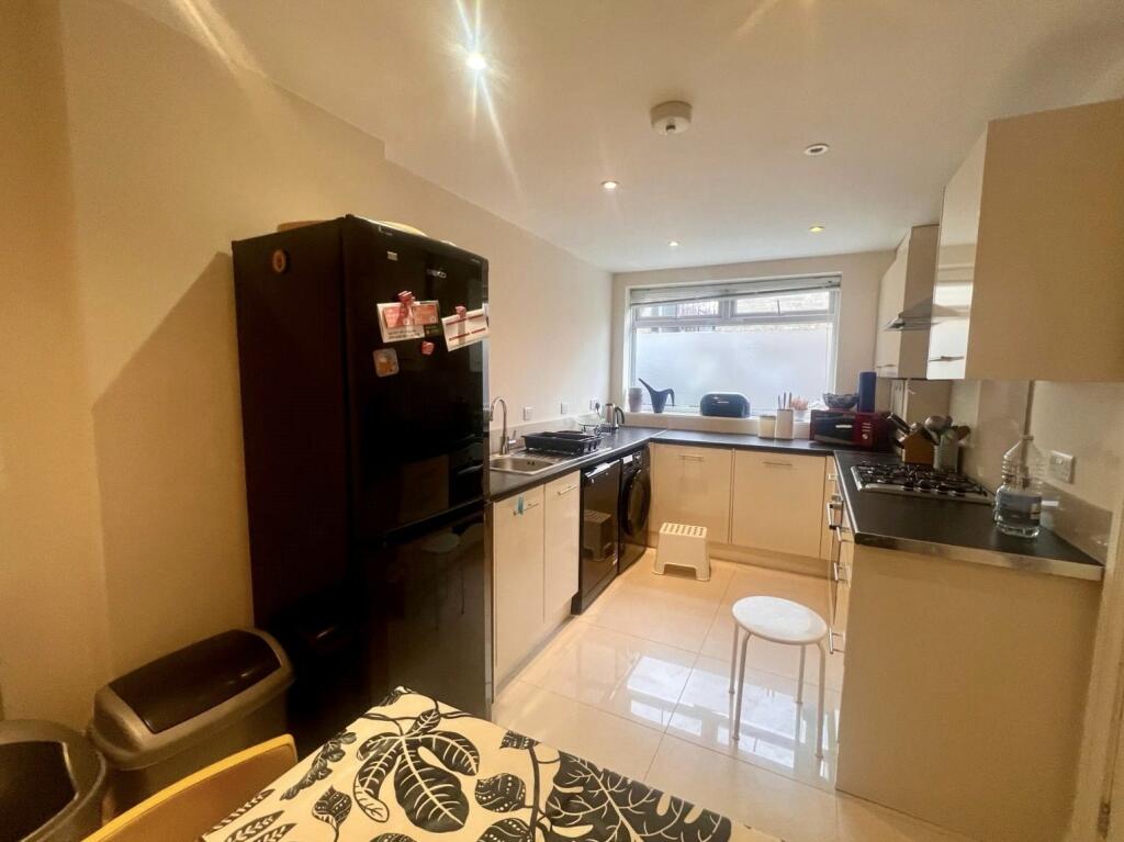 2 bedroom apartment for rent in Chipka Street, Canary Wharf, E14