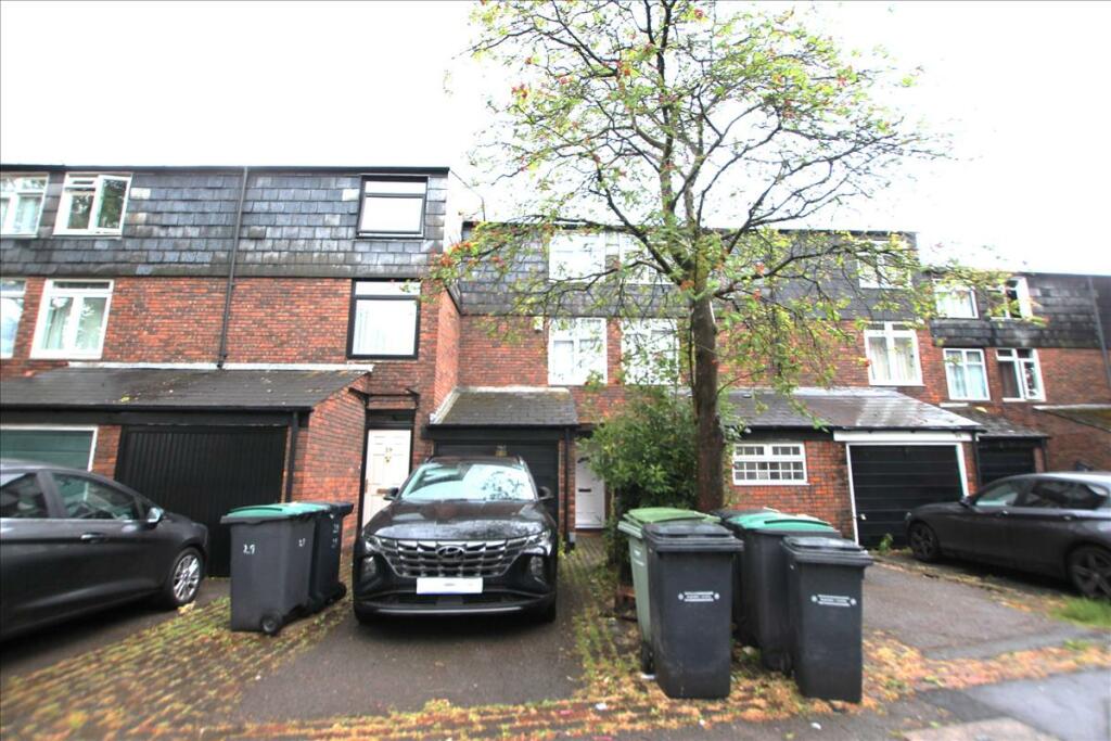 3 bedroom town house for sale in Erskine Crescent, Tottenham Hale