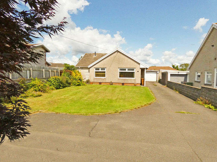 3 bedroom detached bungalow for sale in Hengoed Road, PenPedairHeol