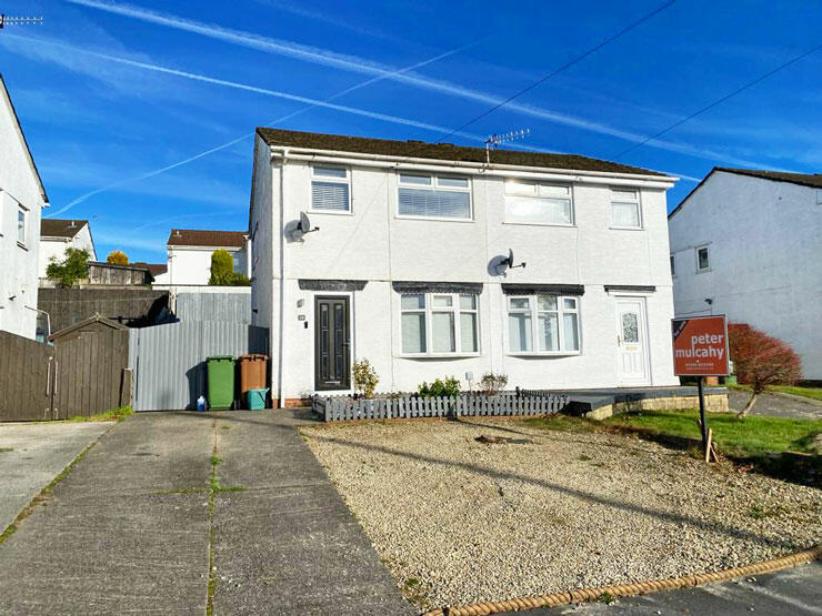 2 bedroom semidetached house for sale in Penybont, PenPedairHeol