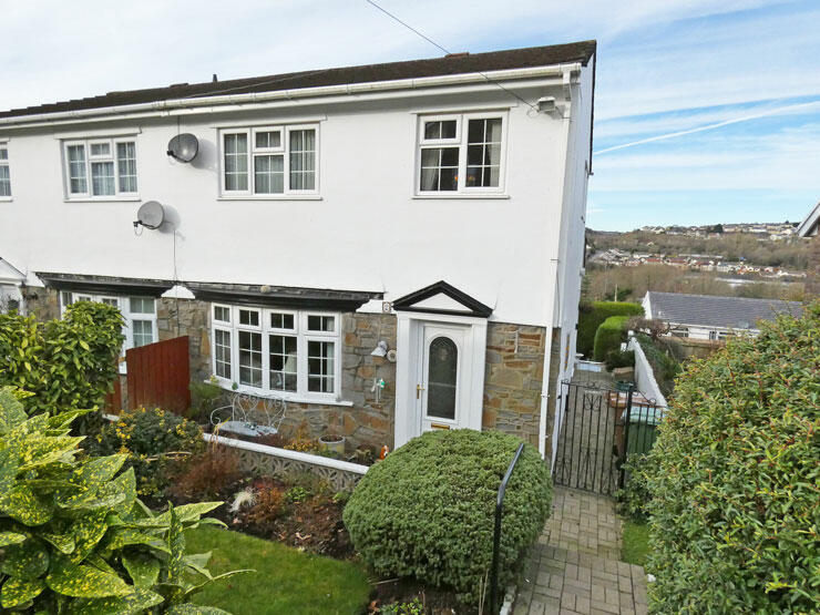 3 bedroom semidetached house for sale in Springfield View, Maesycwmmer