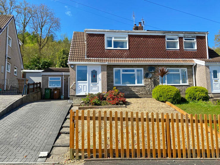3 bedroom semidetached house for sale in Heathlands, Ystrad Mynach