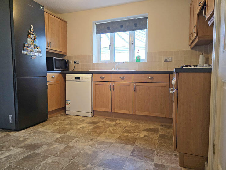 Additional property image - Cae Canol, Hengoed, CF82 7RU