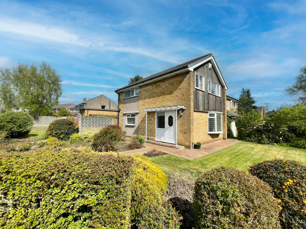 3 bedroom detached house for sale in Ingle Head, Fulwood, Preston, PR2