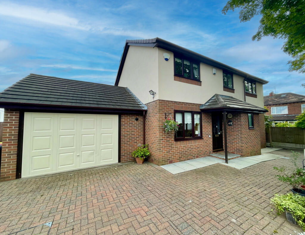 4 bedroom detached house for sale in Royal Avenue, Fulwood, Preston, PR2