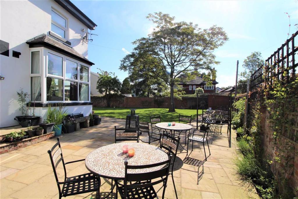 6 bedroom detached house for sale in Victoria Road, Fulwood, PR2